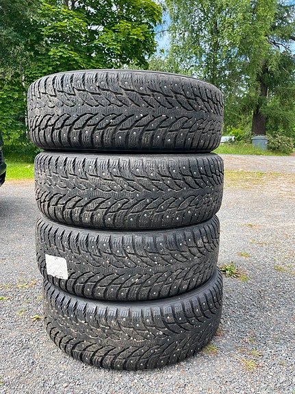 Nokian Hakkapeliitta 9 SUV nastarenkaat 235/65 R17