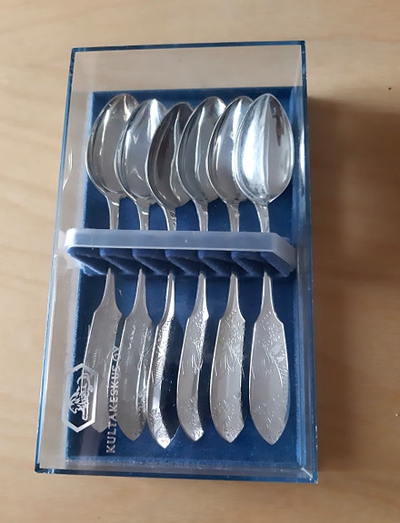 Hopeiset kahvilusikat
