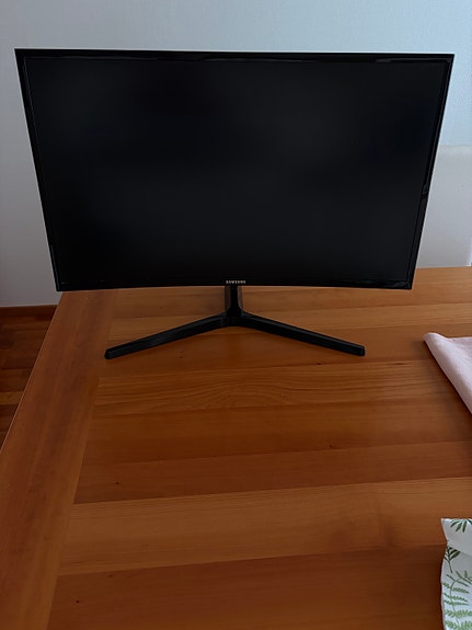 Samsung 27" kaareva näyttö HDMI/D-Sub
