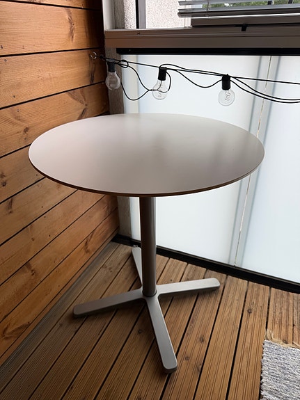 Pyöreä valkoinen pöytä (70 cm)