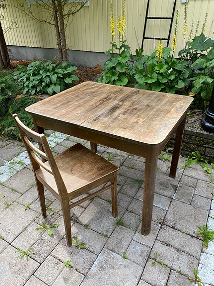 Vanha jatkettava pöytä