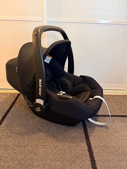 Maxi-Cosi turvakaukalo + telakka