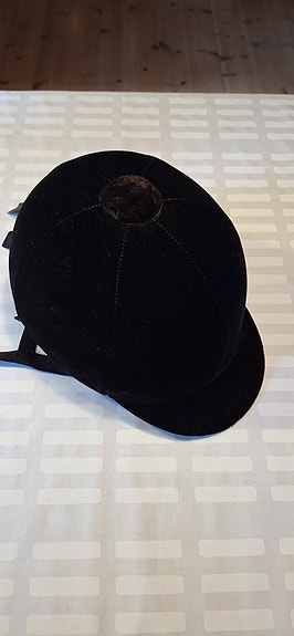 Eurotop ratsastuskypärä koko 57 musta