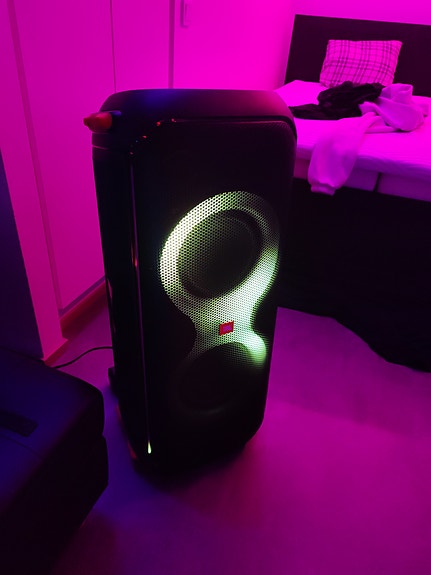 JBL 710