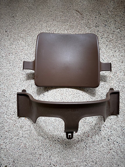 Stokke syöttötuolin selkänoja ja turvakaari ruskea