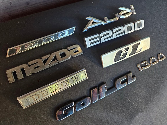Autojen merkkejä: Audi, Mazda, Deluxe, 1500, GL, E2200, 1300, Golf CL