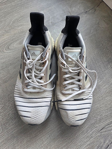Adidas Boost -lenkkarit