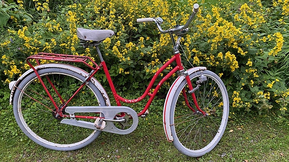 Vanha Strada-merkkinen polkupyörä, vaihteeton 26" renkaat