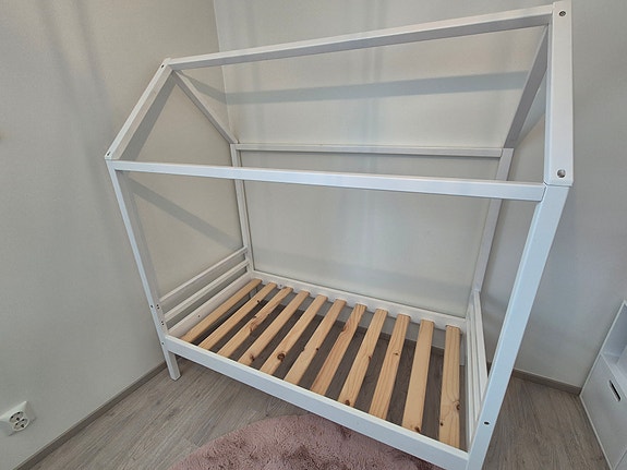 Lasten sänky 140cm × 70cm
