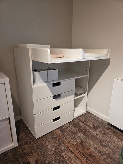 Ikea hoitopöytä
