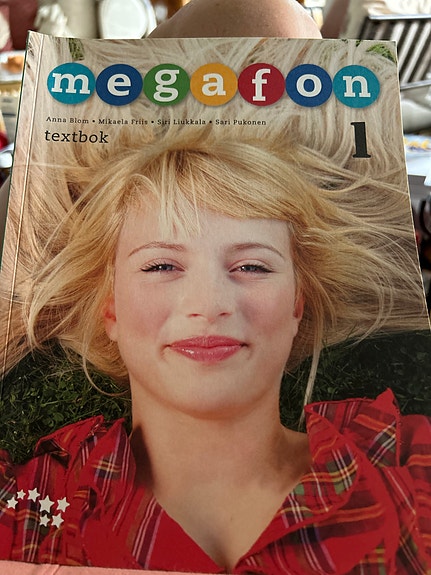 Megafon 1 tekstikirja ruotsin kieleen