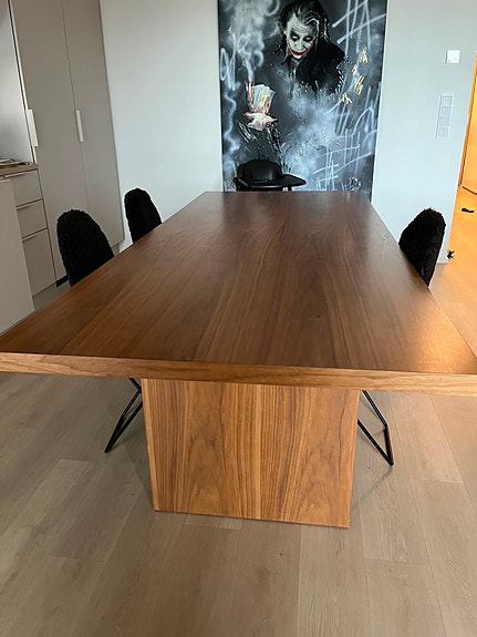 Näyttävä ja tukeva ruokapöytä (210 x 90 cm)