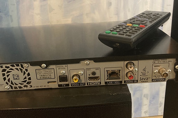 Sony Blu-ray/DVD-soitin HDMI- ja USB-liitännöillä