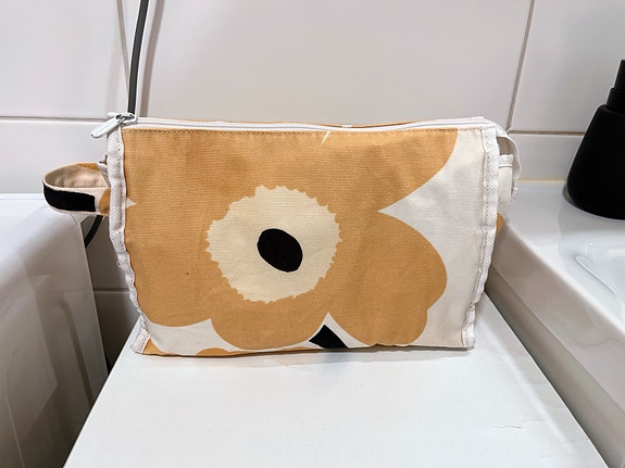 Marimekko Unikko toilettilaukut Beige ja punainen