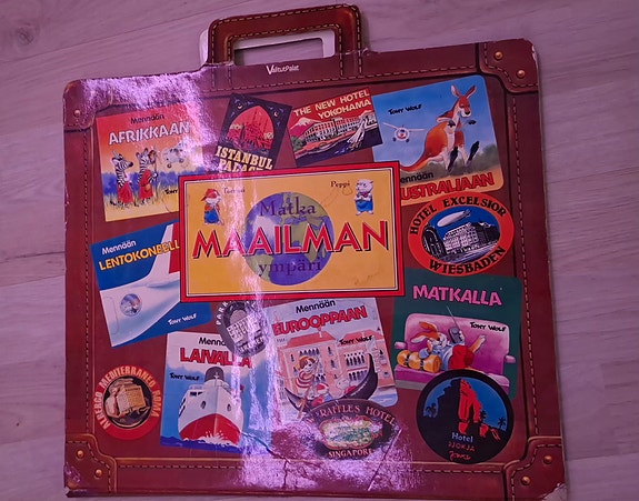 Matka maailman ympäri kirjoja.