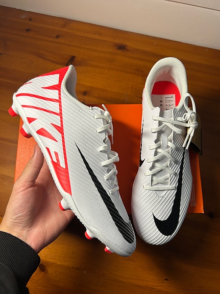Nike nappikset