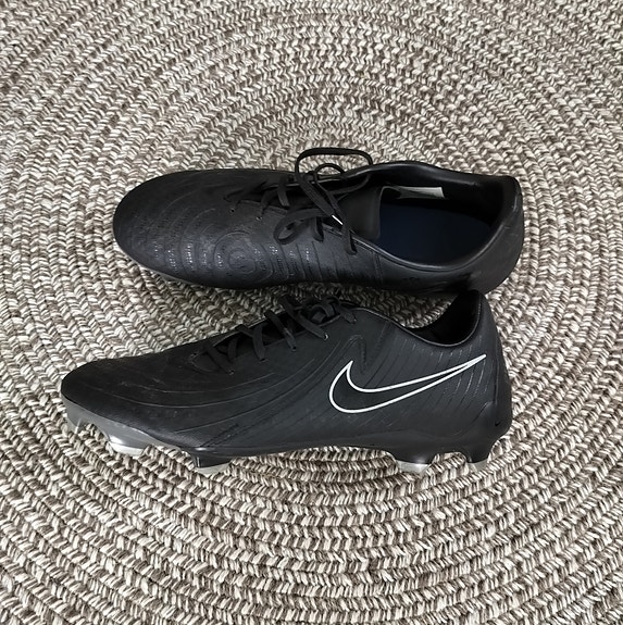 Nike jalkapallokengät