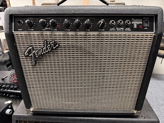 Fender champion 110 kitaracombo käytetty