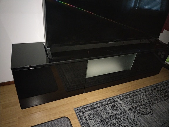 TV-taso korkeakiilto musta