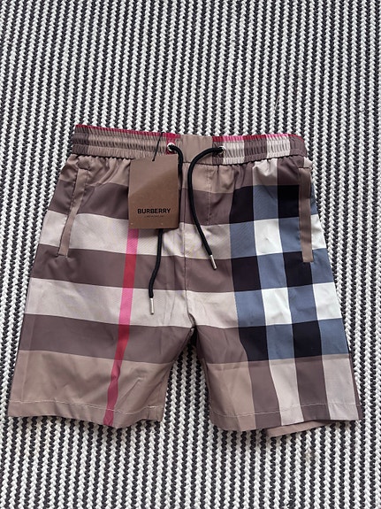 Burberry shortsit