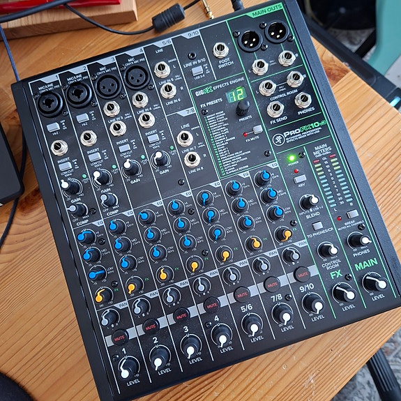 Mackie ProFX10v3 mixeri