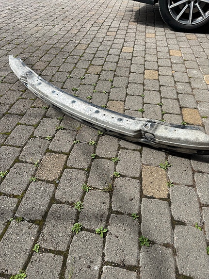 BMW e39 etupuskurin vahvikepalkki