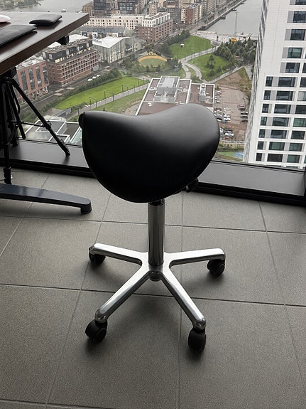 Ergonominen satulatuoli