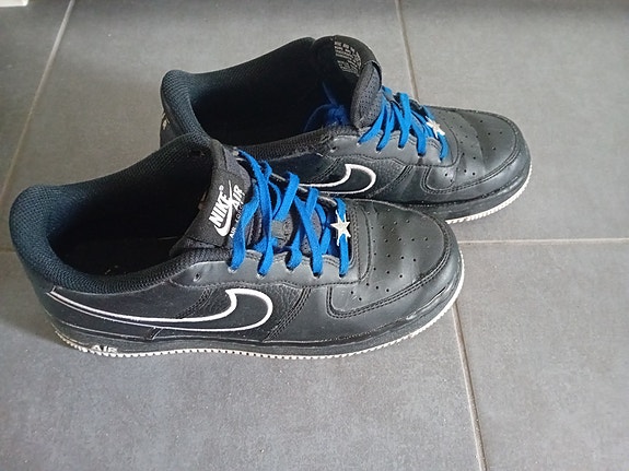 Myydään vähän käytetyt Nike Air force 1 kengät
