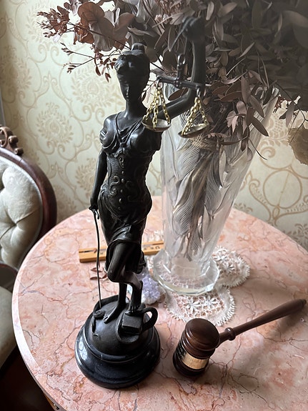 Lady Justice -patsas pronssia