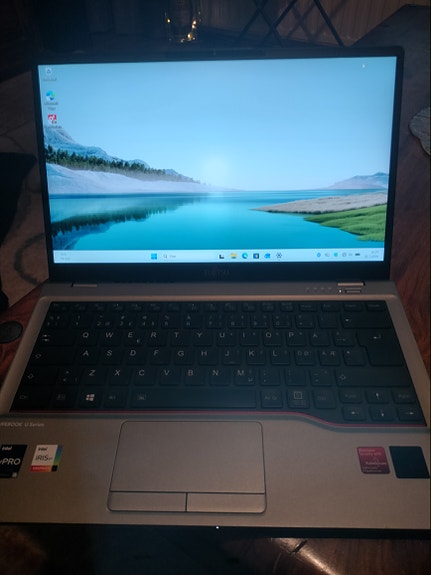 Fujizu lifebook U7412/14"