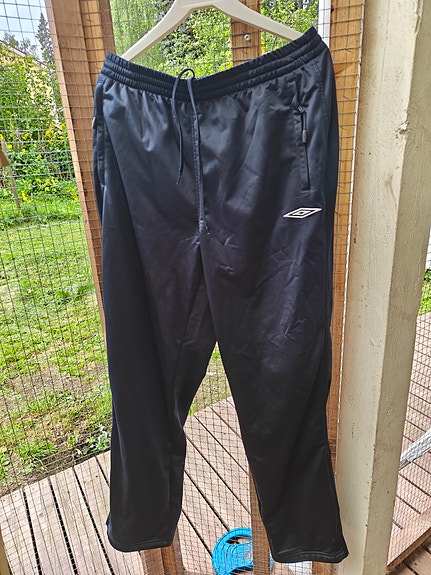 Umbro verryttelyhousut