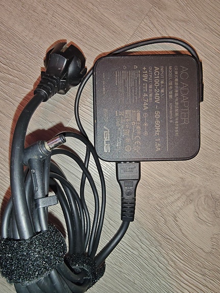 ASUS 90W laturi