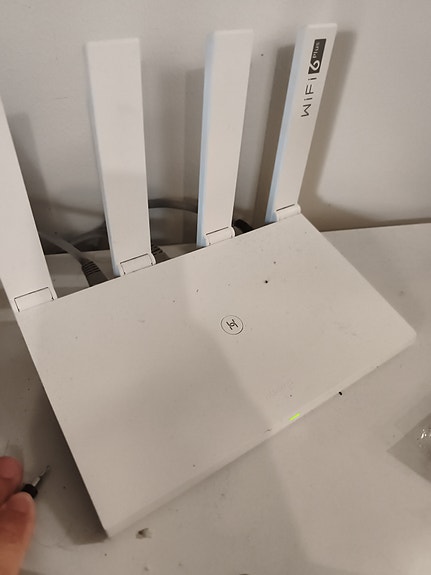 Huawei WiFi reititin valkoinen