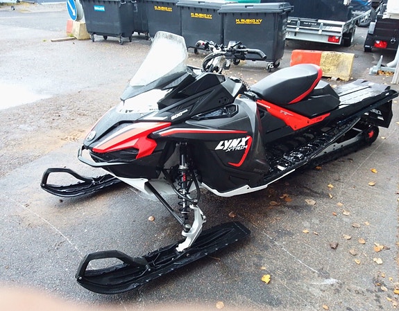 Lynx Xtrim 600 ACE 4-tahti moottorikelkka musta/punainen