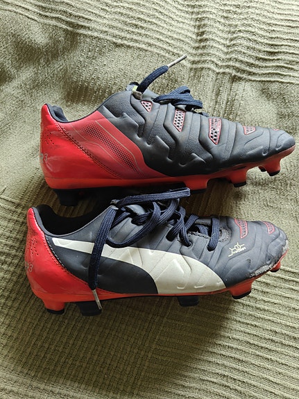 Puma jalkapallokengät