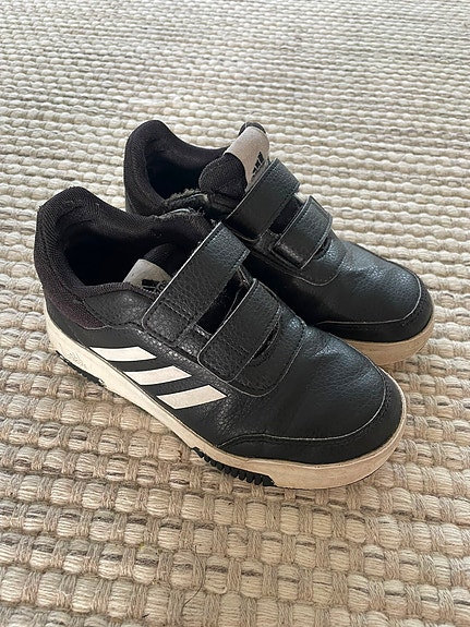 Adidas lasten tarralenkkarit koko 31