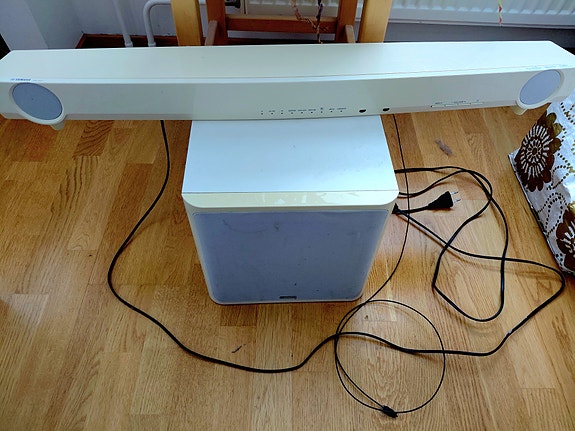 Yamaha soundbar ja subwoofer kotiteatteriin