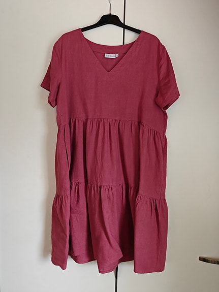 Kaunis Nakoan kerrosmekko pellavaa, XL (reilu)