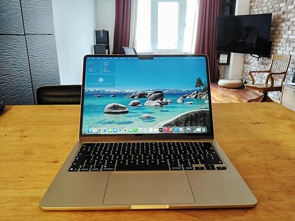 Viime vuoden Apple MacBook Air M4, muisti 32 gb