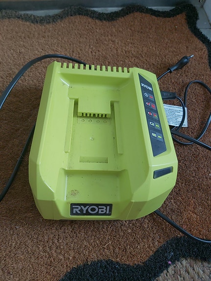 Ryobin 36V akun laturi