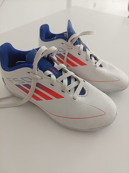 Adidas sisäpelikengät