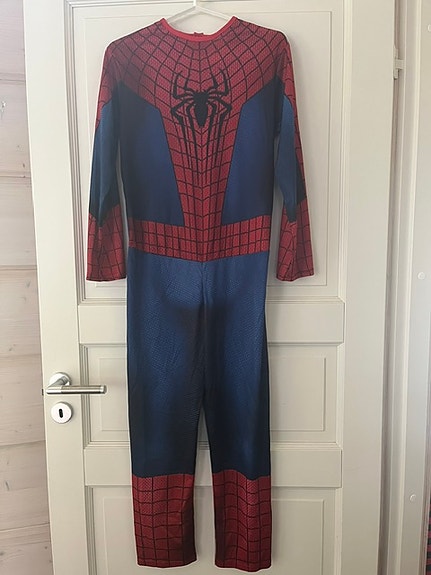 Myydään Spiderman naamiaispuku, lasten kokoa L.