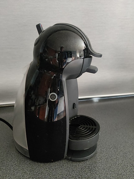 Dolce Gusto kapselikeitin musta