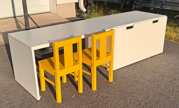 IKEA småstad lasten pöytä ja säilytyspenkki