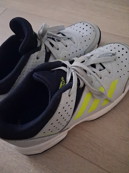 Adidas sisäpelikengät