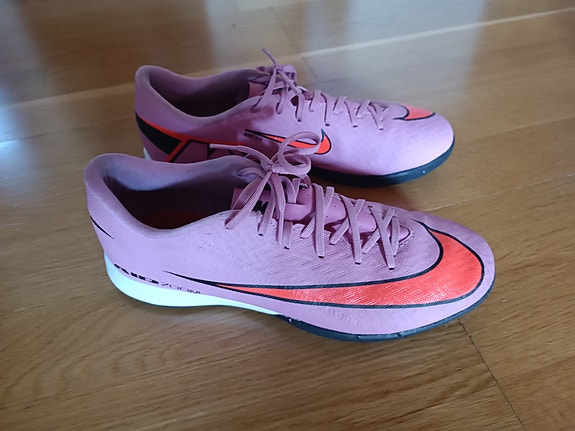 Myydään Nike 40 koon futsal-kengät