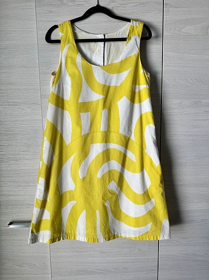 Marimekon keltainen mekko