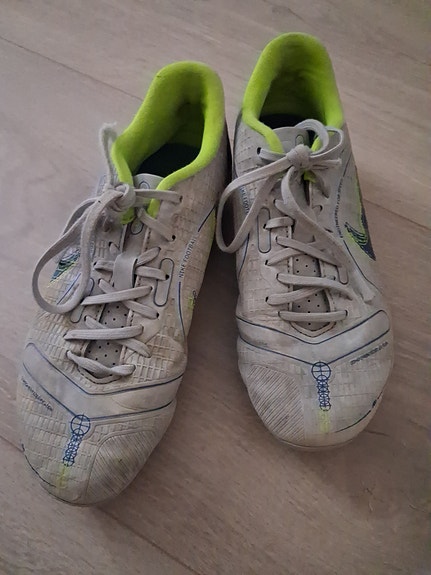 Nike jalkapallokengät