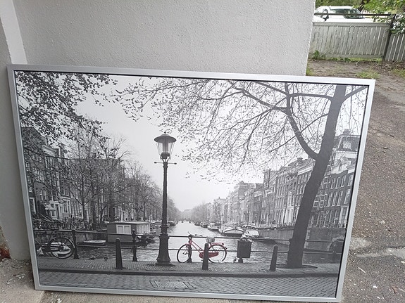 Amsterdam-aiheinen mustavalkoinen taulu