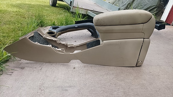 Avensis t25 keskikonsoli